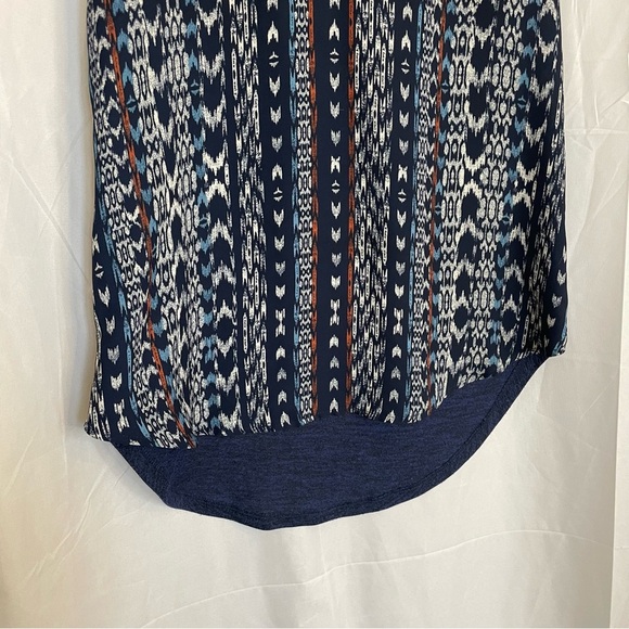 MAURICES Women’s Blue White Aztec Print Short Sleeve Blouse Size Medium - Picture 7 of 11